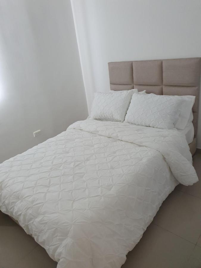 Excelente Apartamento Completo, En La Mejor Zona Apartment กูกูตา ภายนอก รูปภาพ